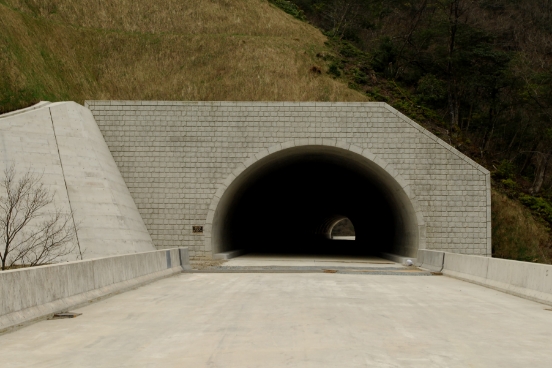 178号余部道路油良・間室トンネル建設工事