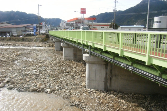 2号新在家跨道橋外補修工事