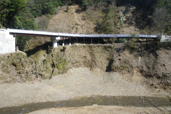 浜ノ瀬ダム付替道路メタルロード工事